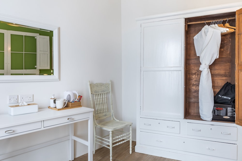 Deluxe Double or Twin Room photo 2