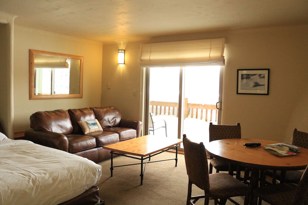 Sioux Lodge 2 Bedroom Suite photo 3