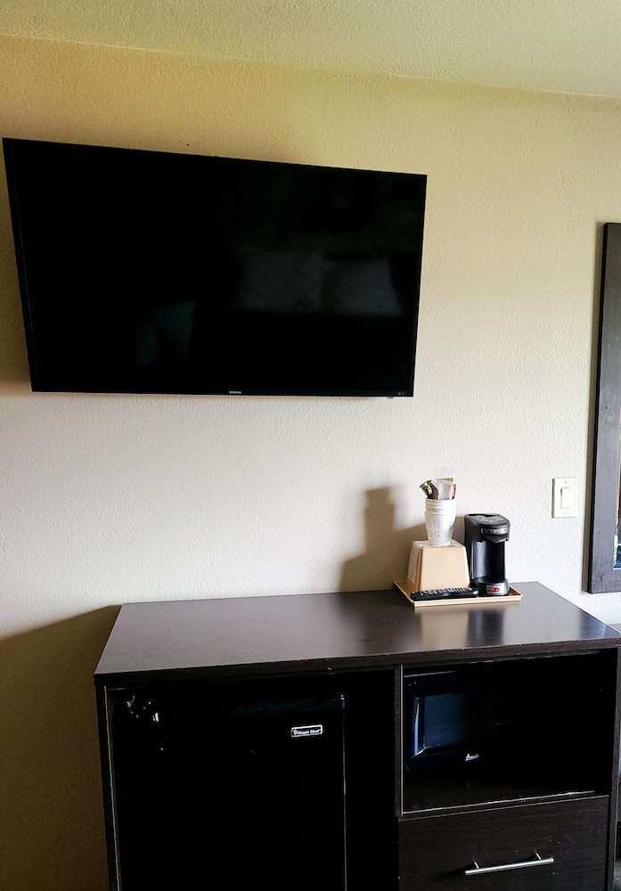 Standard Room, 2 Queen Beds - Photo 2