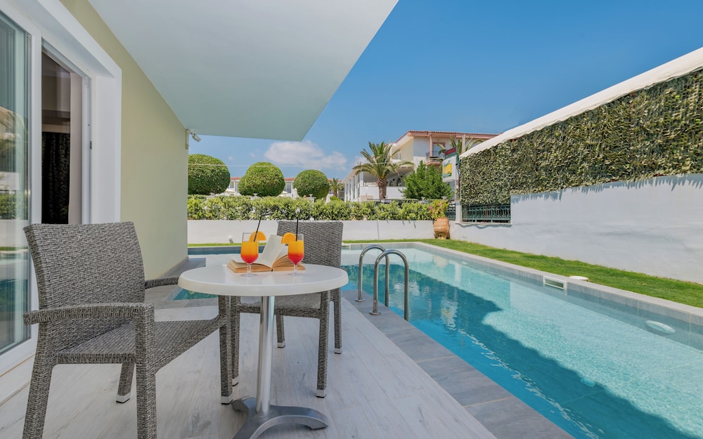 Premium Room Swim Up
