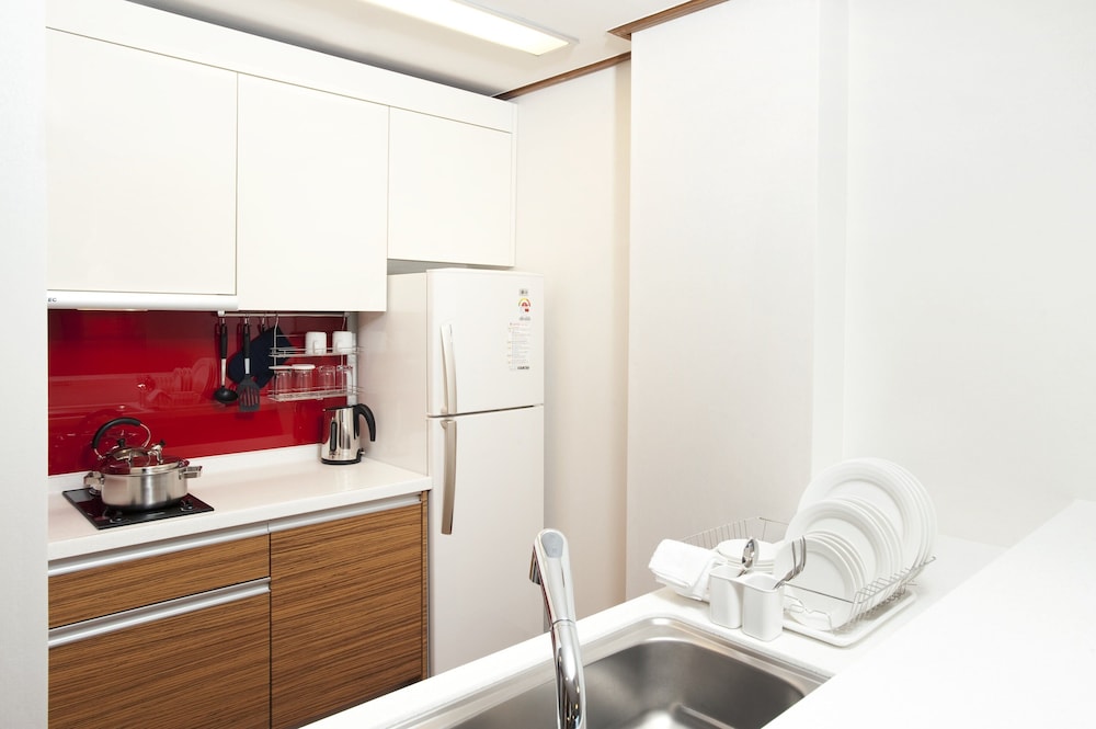 Suite, 1 Bedroom - Photo 4