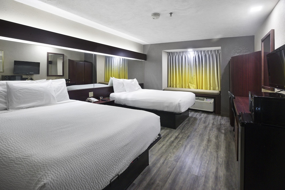 Room, 2 Queen Beds, Accessible, Non Smoking (Mobility/Hearing Impaired) - Photo 1