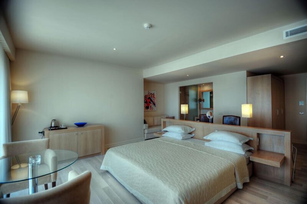 Suit Oda photo 2