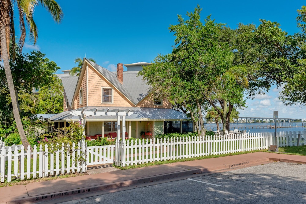 Owl House River Retreat, 5 Bedrooms, 4.5 Bathrooms