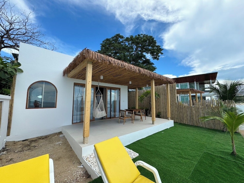 Grand Private Beachfront Villa - Photo 8