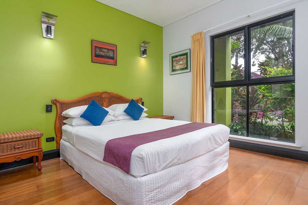 Studio Apartment photo 1