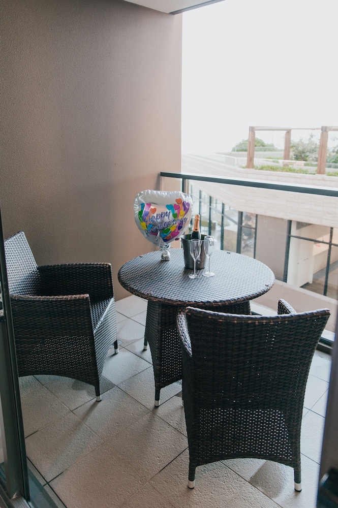 Superior Room, 1 King Bed, Balcony - Photo 9