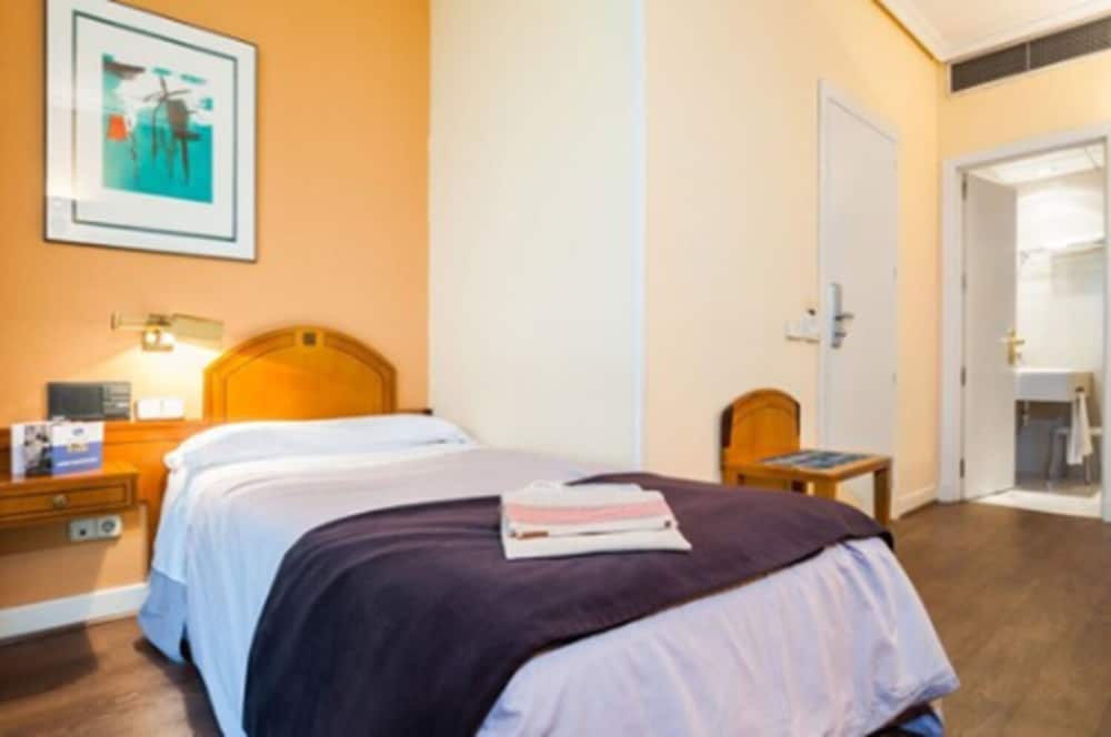 Premium Single Room photo 2