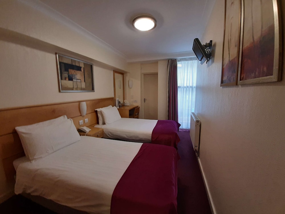 Economy Twin Room photo 1