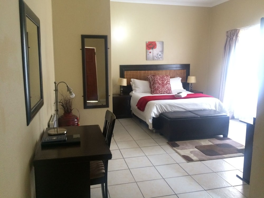 Family Room, 2 Bedrooms