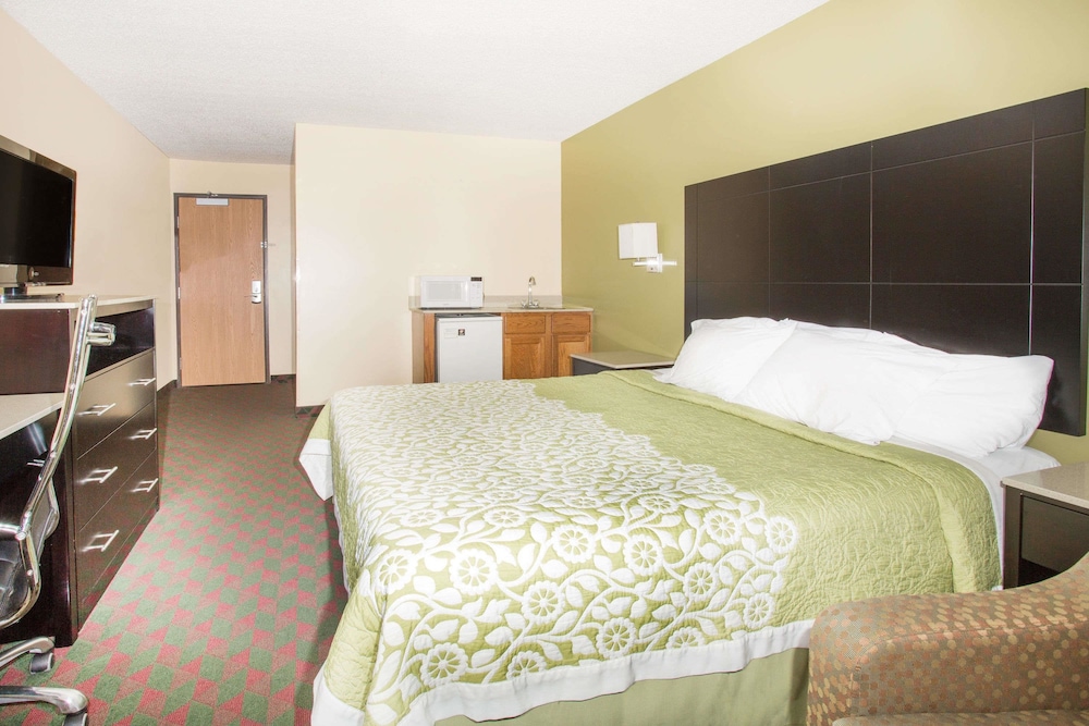 Studio Suite, 1 King Bed, Non Smoking - Photo 1