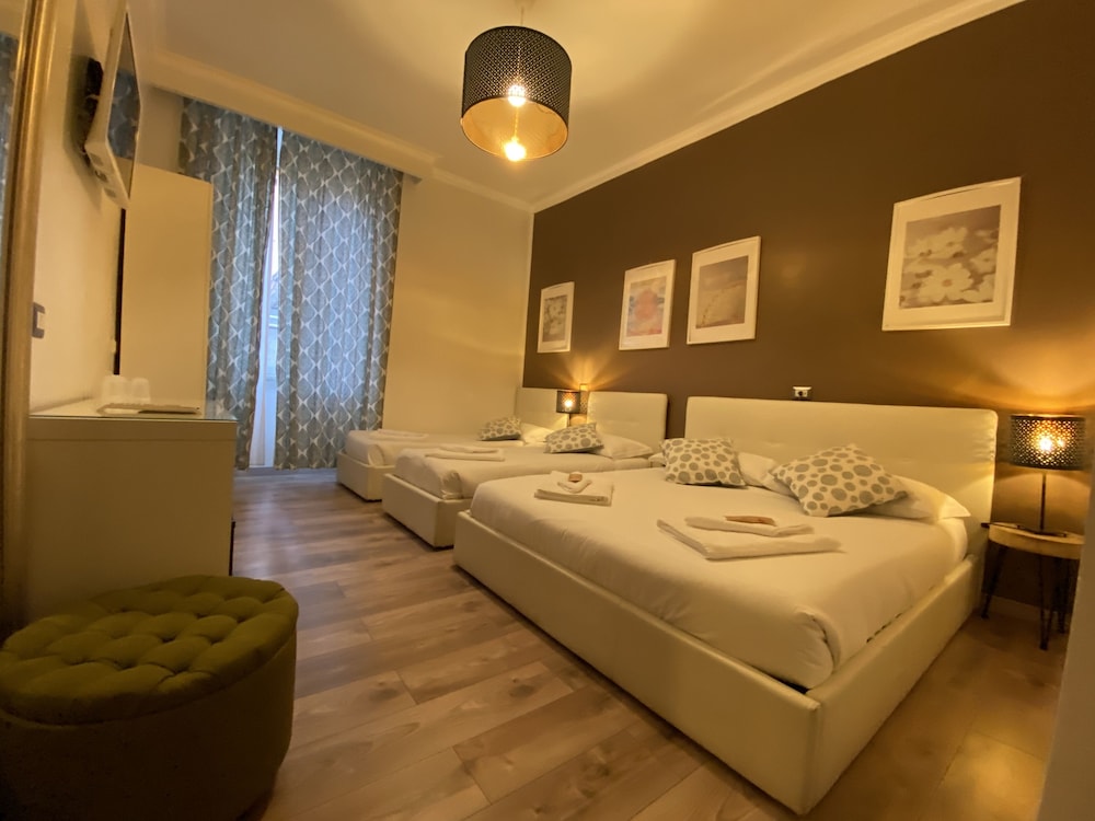 Triple Room, Ensuite photo 1