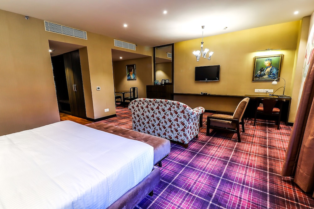 Deluxe Room - Photo 3