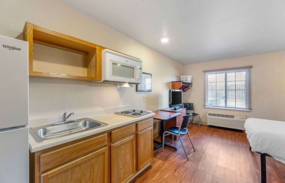 Standard Studio, Non Smoking, Refrigerator & Microwave photo 3