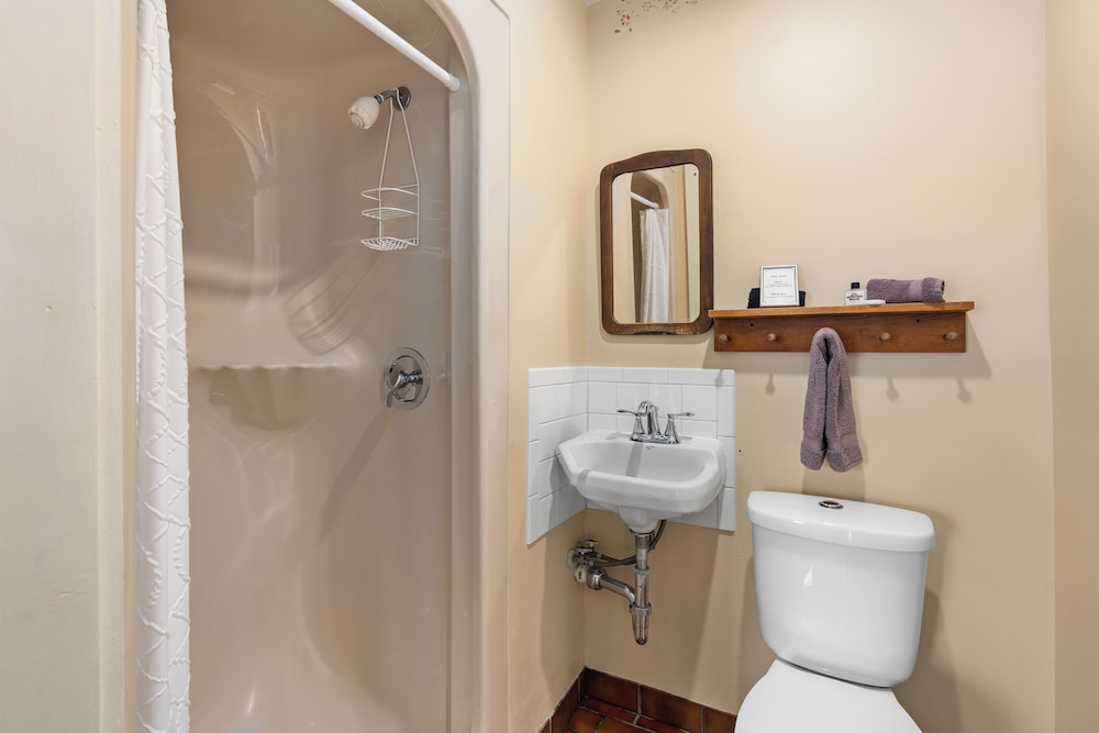 Standard Double Room, Private Bathroom (Room 2) photo 3
