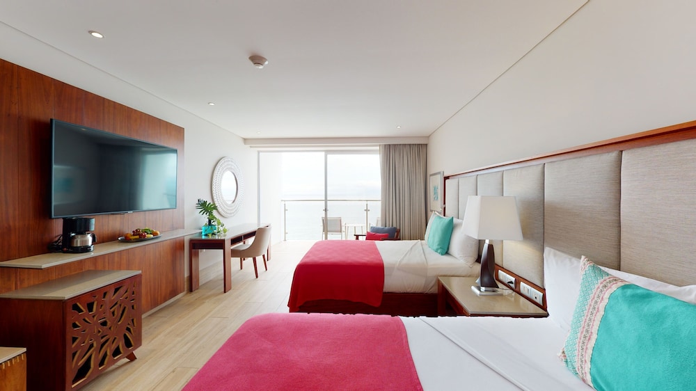 Deluxe Room - Photo 3