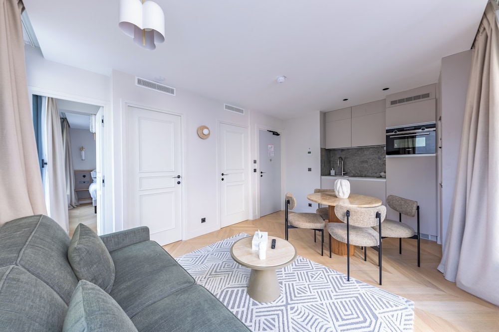 Presidential Apartment photo 2
