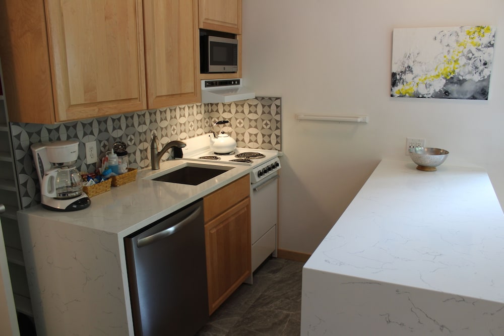 518 Preferred 1 Bedroom Unit photo 2