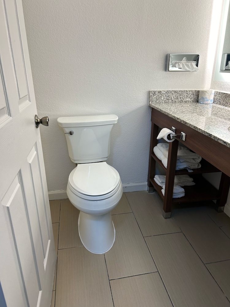 Suite, Multiple Beds, Non Smoking (Upgrade) - Photo 4