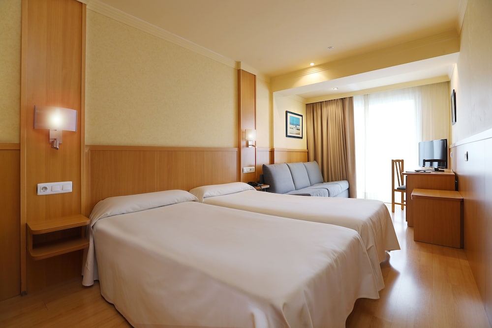 Superior Room (3 Adults) - Photo 1