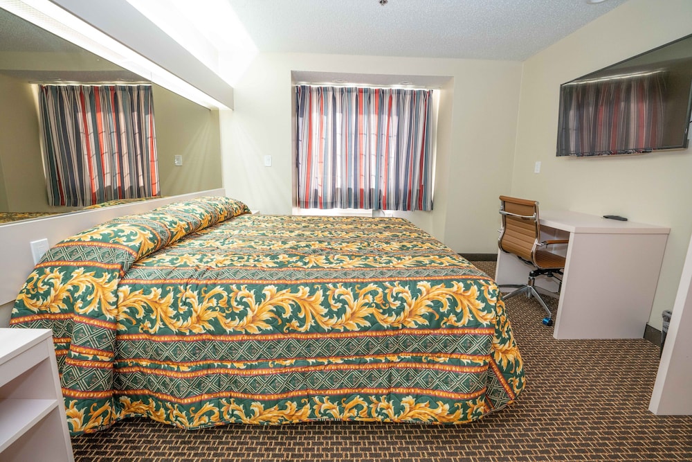 1 King Bed, Smoking photo 2