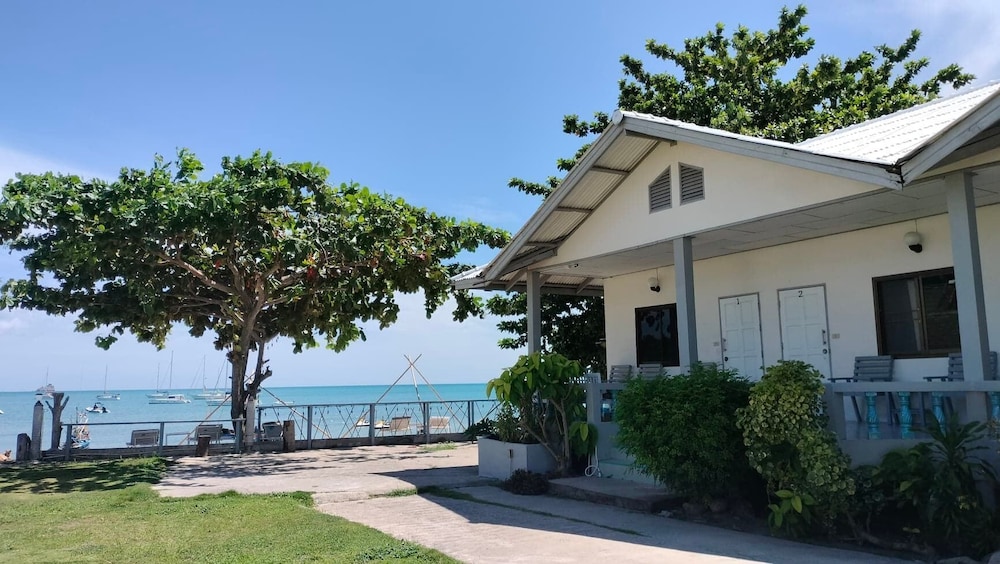 Beachfront Bungalow - Photo 7