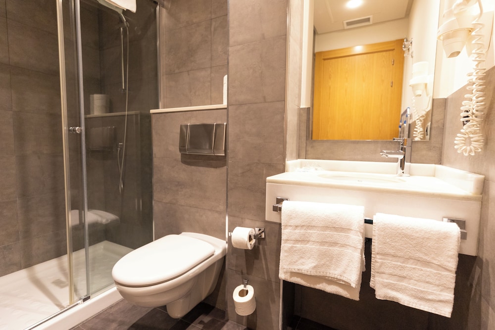 Basic Twin Room, 2 Twin Beds, Courtyard View