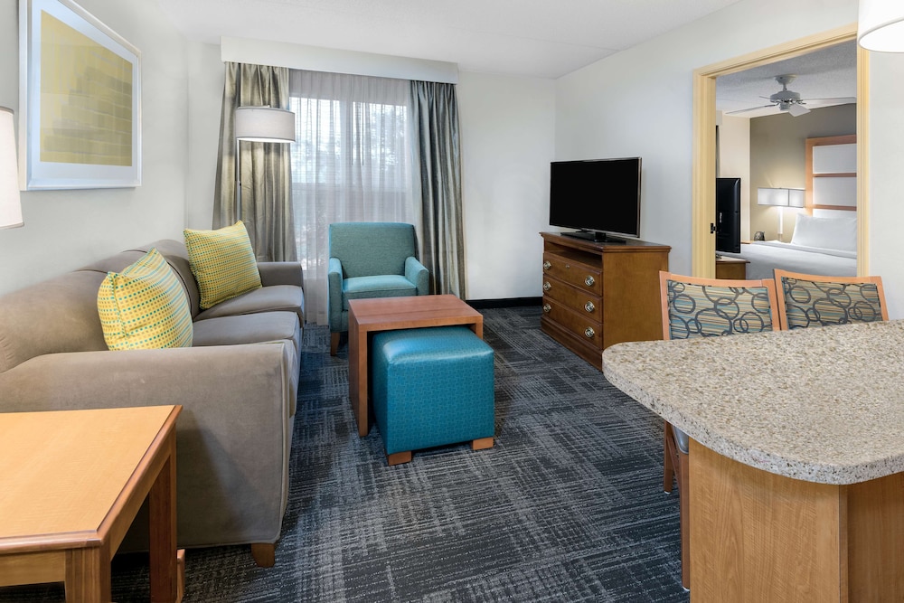 Suite, 1 King Bed, Accessible (Roll-In Shower) photo 1