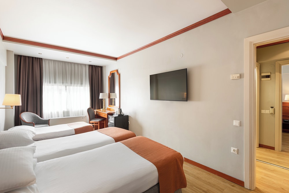 Room, 2 Twin Beds, Non Smoking (Plus Rollaway) photo 2