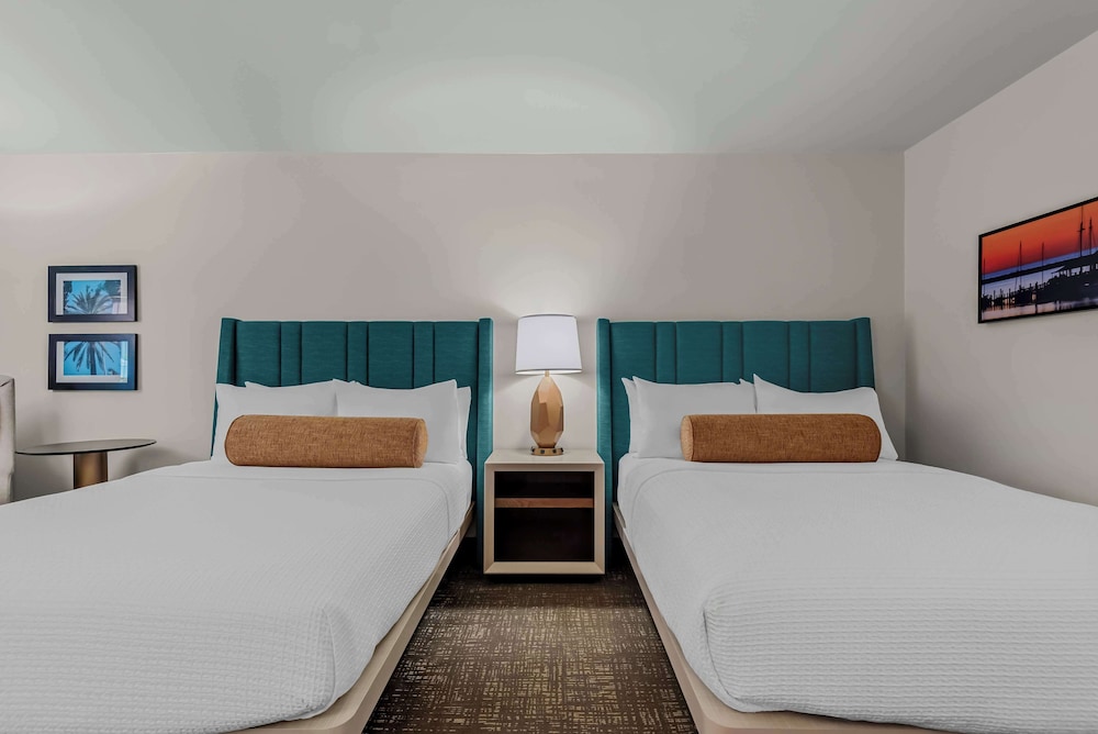Suite, 2 Queen Beds, Non Smoking, Refrigerator & Microwave (Larger Room) - Photo 1