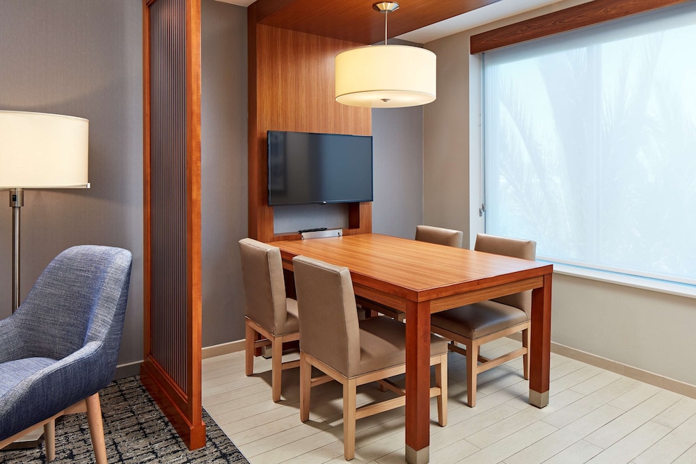 Executive Suite, 1 King Bed with Sofa bed photo 3