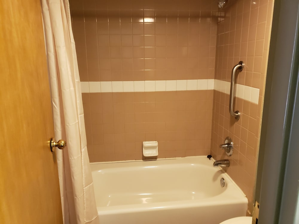 Standard Room, 2 Queen Beds photo 3
