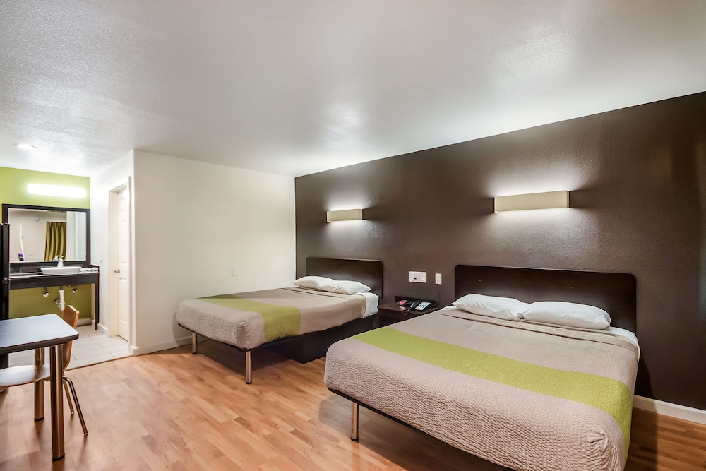 Deluxe Room, 2 Queen Beds, Non Smoking, Kitchenette - Photo 6
