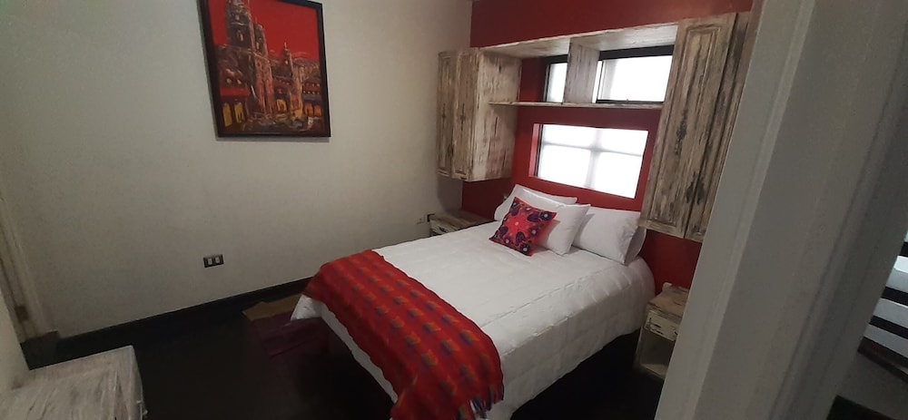 Comfort Room (Red Room) photo 1
