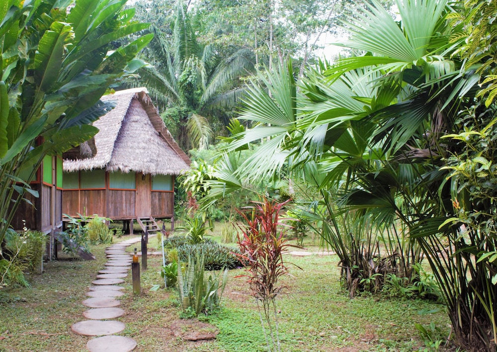 Romantic Bungalow, 1 Queen Bed, Garden View photo 2