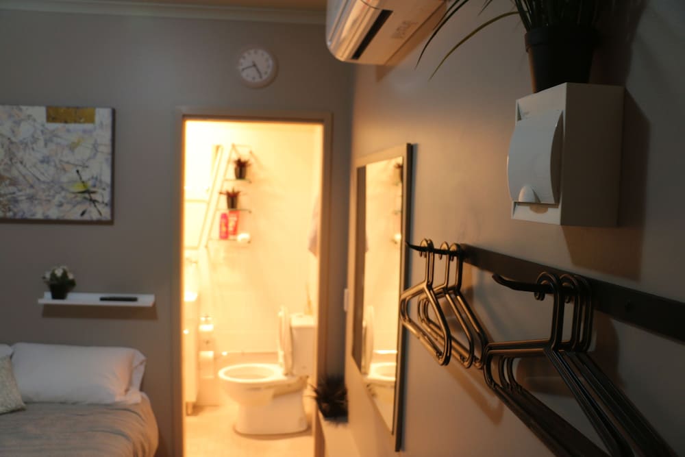 Small Motel Style Room with No Kitchen