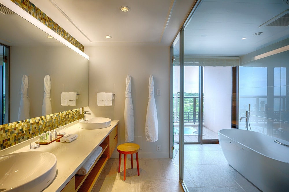Mirage Floor Deluxe Suite, 1 Bedroom with Lounge Access (Non Smoking) - Photo 4