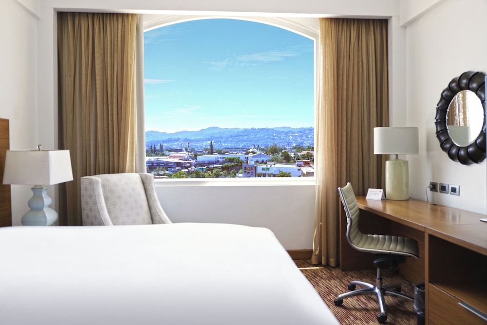 Classic Room, 1 King Bed, Accessible - Photo 6