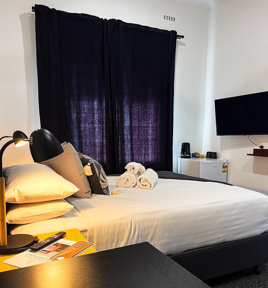 Budget Heritage Queen Room photo 2