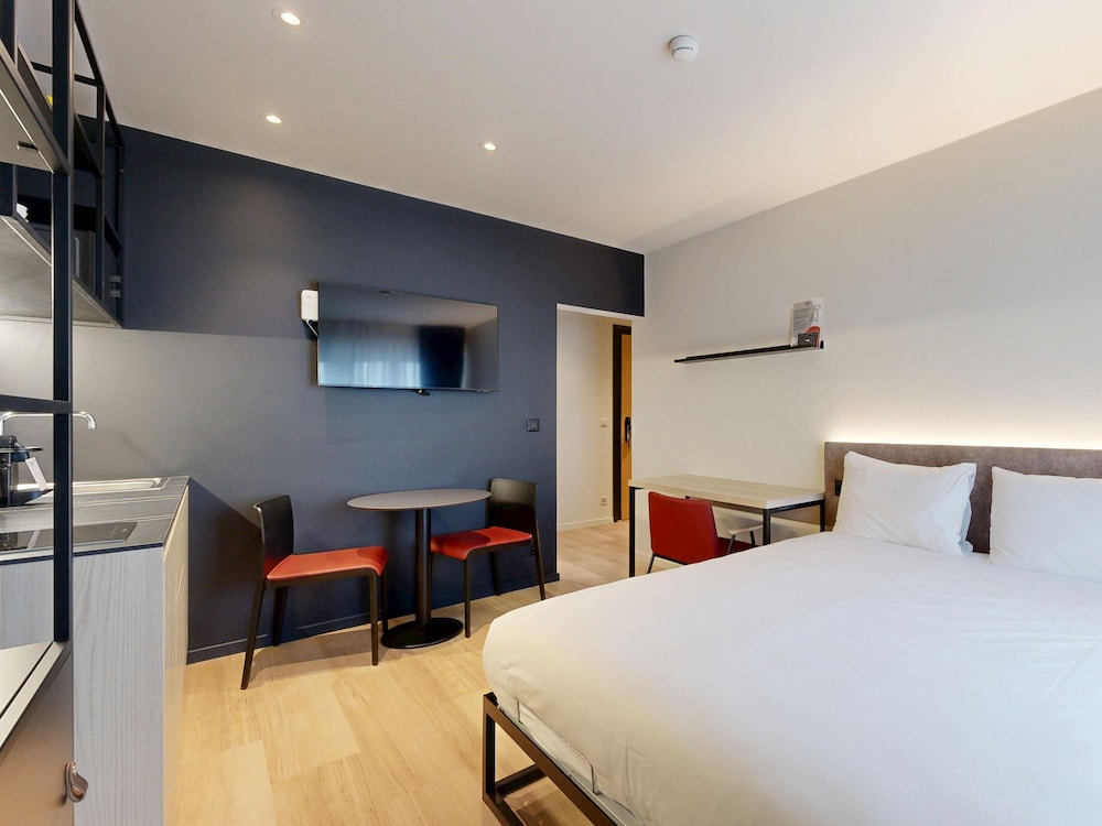 Studio, 1 Queen Bed, City View