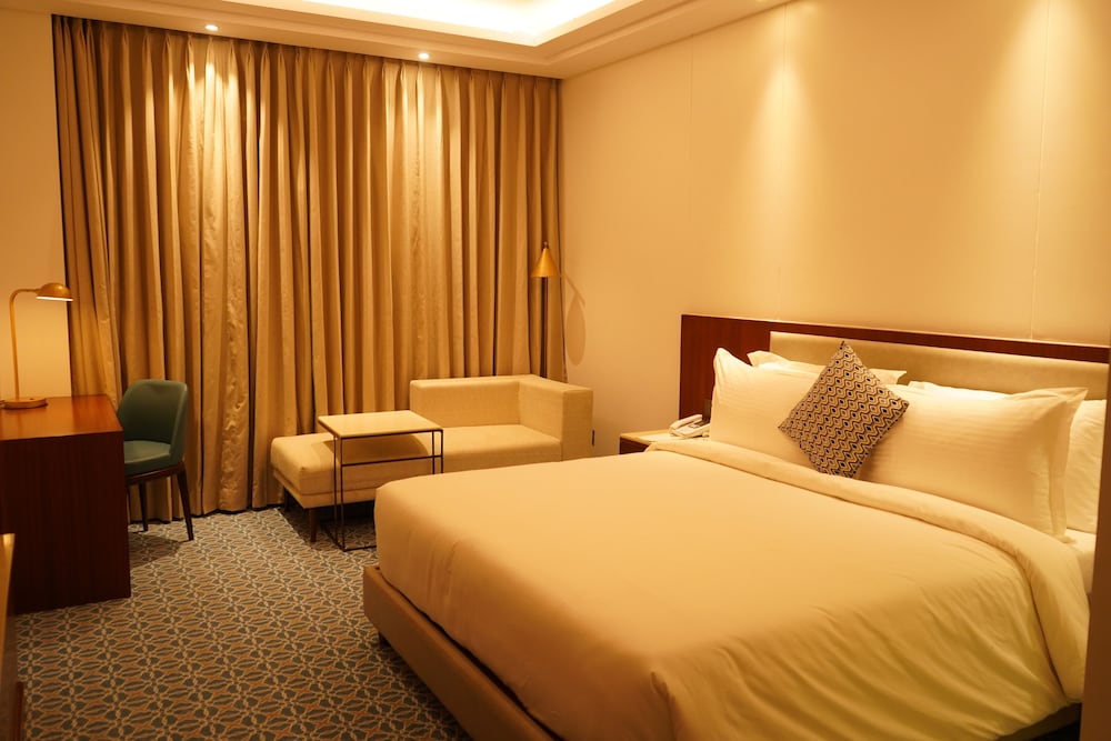 Executive Room - Photo 1