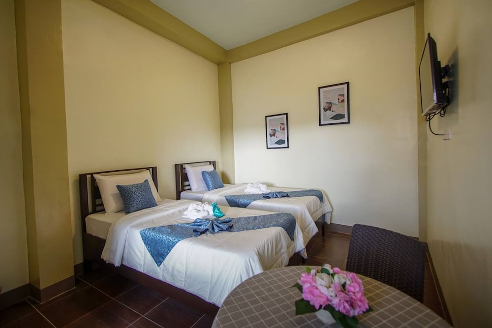 Queen Room photo 2