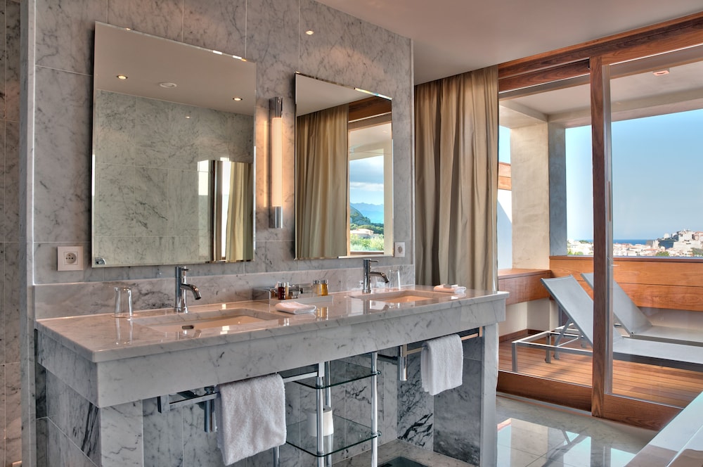 Suite 2 Chambres 2 Salles de bain vue mer