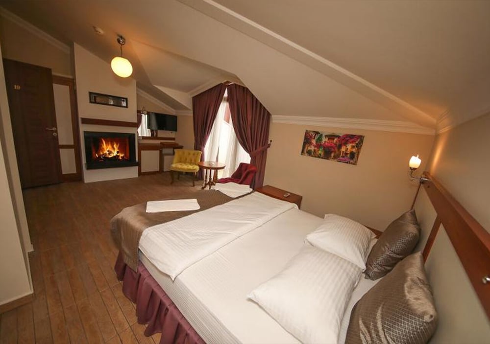 Deluxe Room, Fireplace photo 2