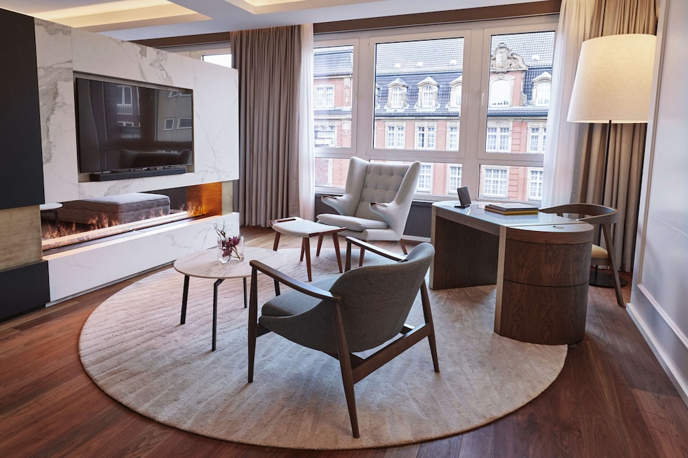 Deluxe Room - Photo 15