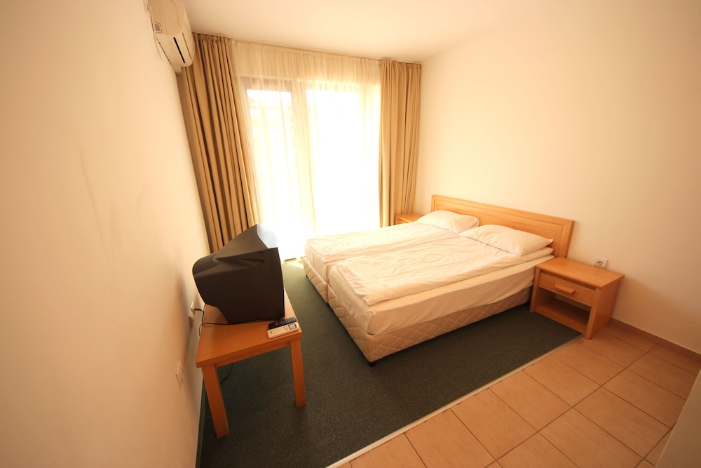 Studio (2 Persons)
