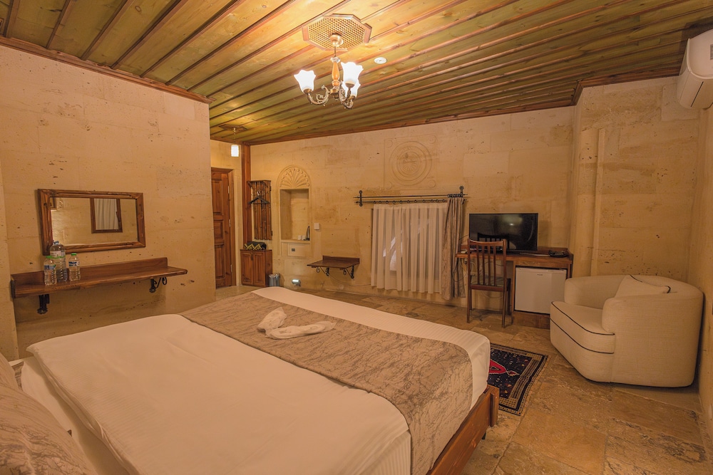 Deluxe Room, 1 Double Bed, Courtyard Area photo 2