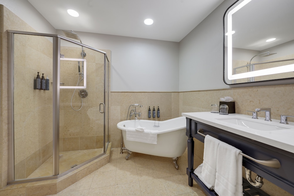 Guest Room, Two King Beds - Photo 5