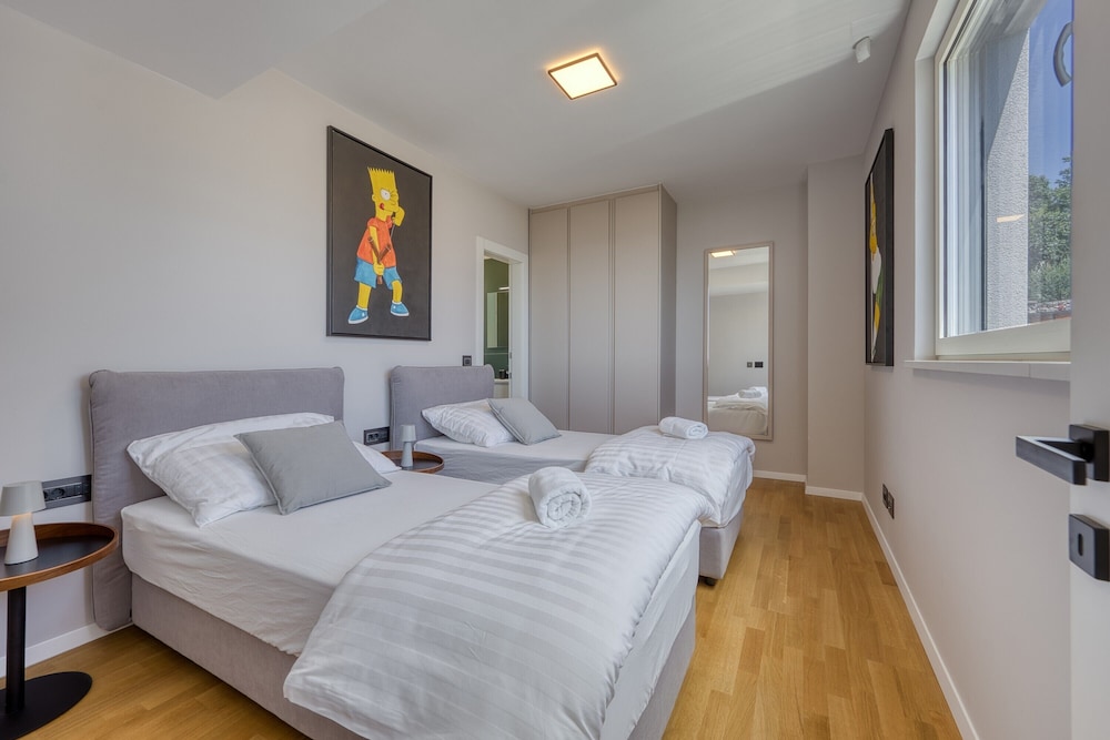Family Villa, Multiple Bedrooms, Mountainside (Luxury Seaview Villa Rosciola)