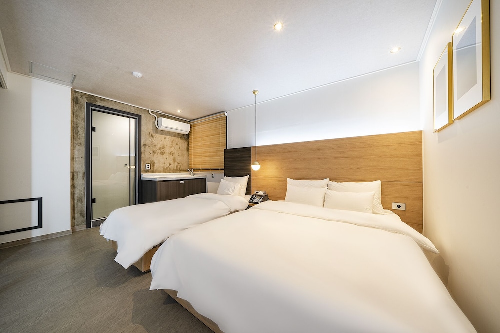 Deluxe Twin Room - Photo 6